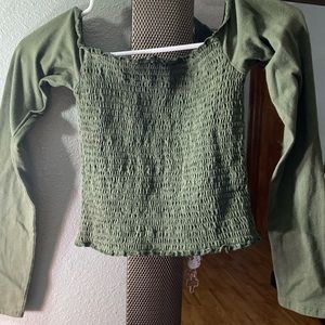 green longs sleeve crop top